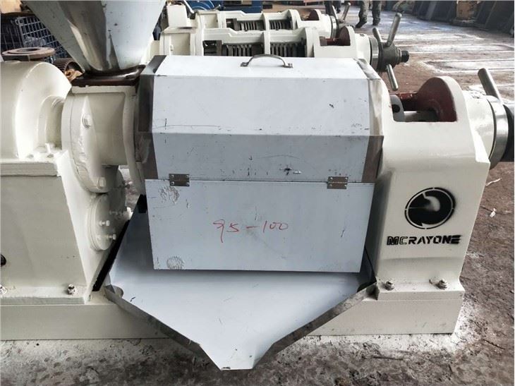 Screw Oil Pressing Machine